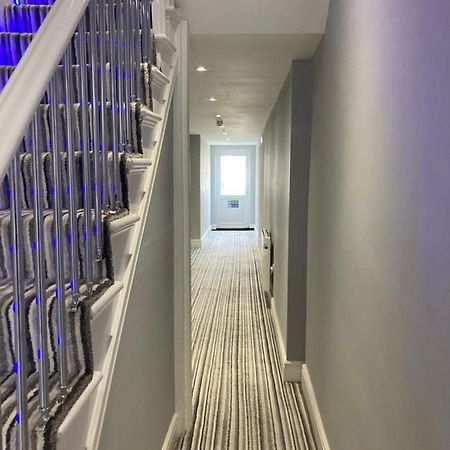 112 Gleneagle Road Rooms 런던 외부 사진