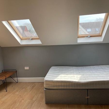 112 Gleneagle Road Rooms 런던 외부 사진