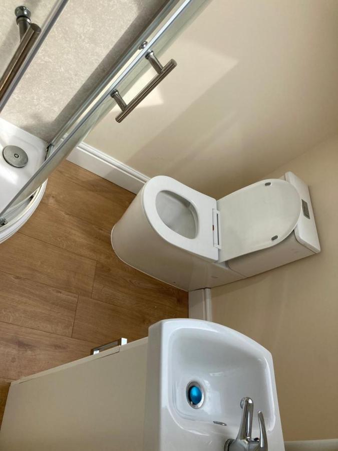 112 Gleneagle Road Rooms 런던 외부 사진