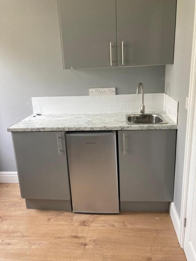 112 Gleneagle Road Rooms 런던 외부 사진